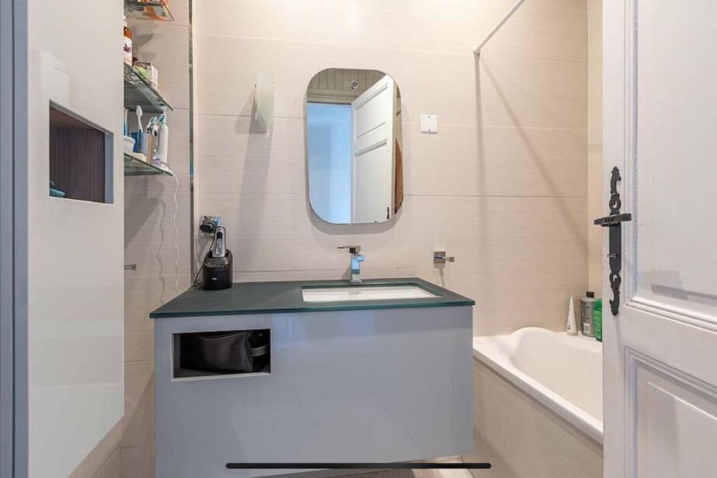 Exceptionnel 3 Pieces Art Deco En Dernier Etage Avec Garage Prive Centre Biarritz Apartment Luaran gambar
