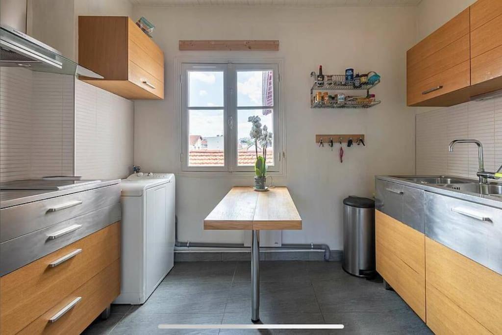 Exceptionnel 3 Pieces Art Deco En Dernier Etage Avec Garage Prive Centre Biarritz Apartment Luaran gambar